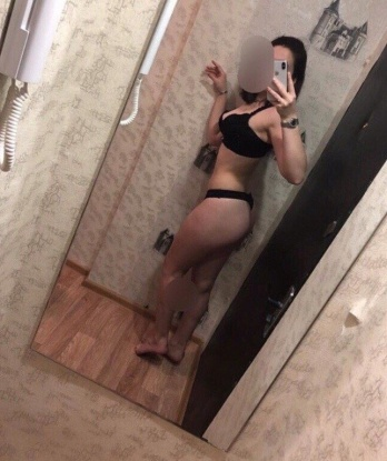 Изысканная красотка с шикарной фигурой ждет встречи с обеспеченным джентльменом. Погрузимся в мир страсти и наслаждения вместе! 7317, 19 лет